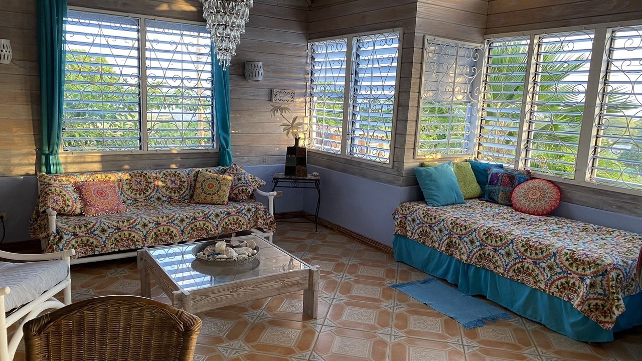 Photo of Livingroom in Graeme Hall Park
