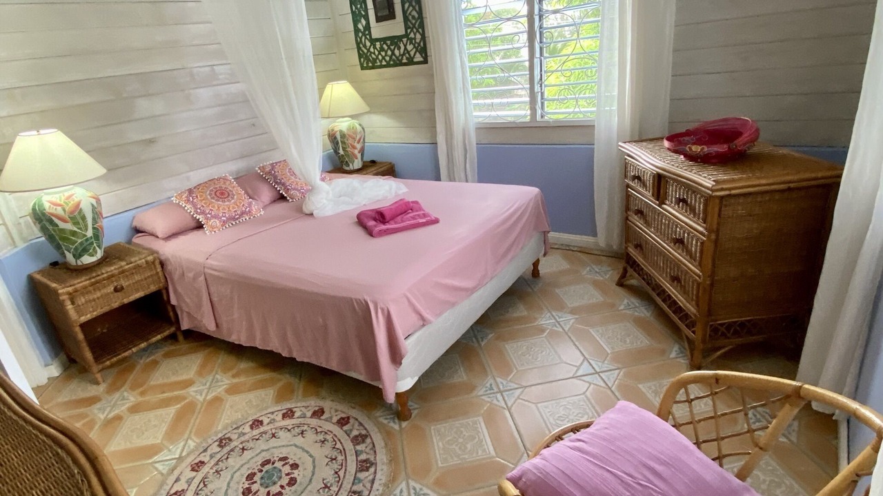 Photo of Bedroom in Graeme Hall Park
