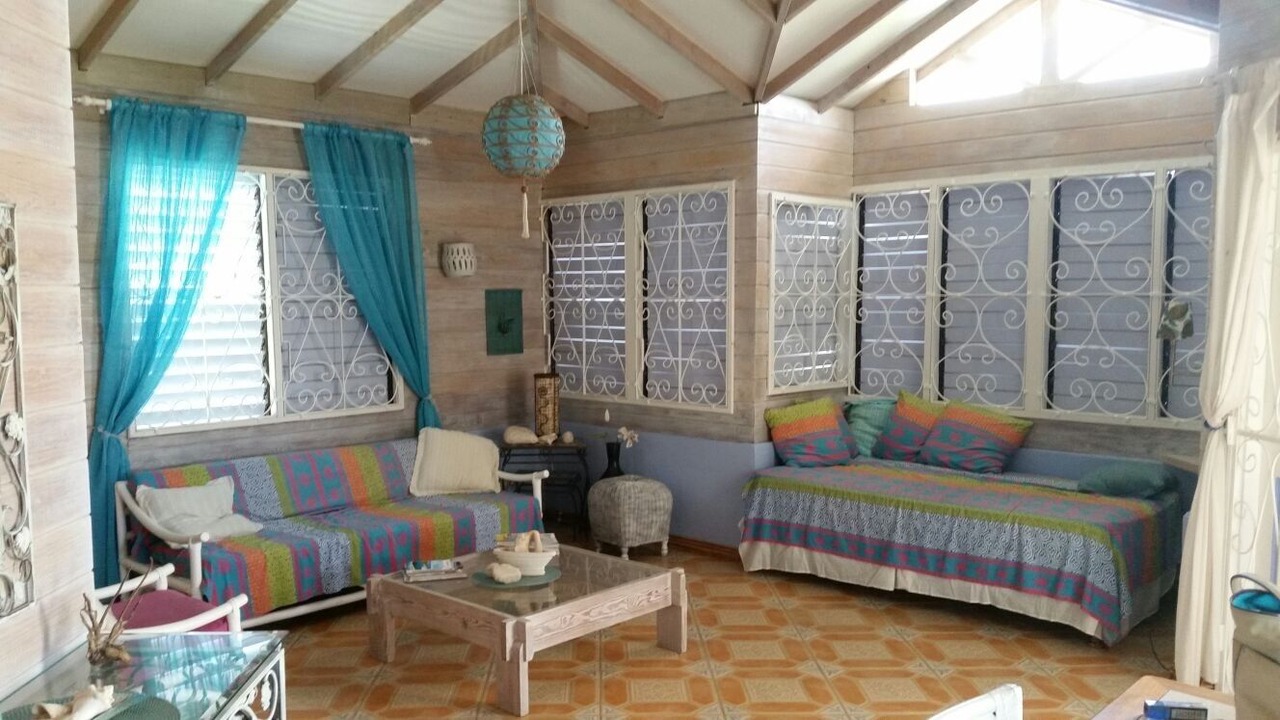 Photo of Livingroom in Graeme Hall Park