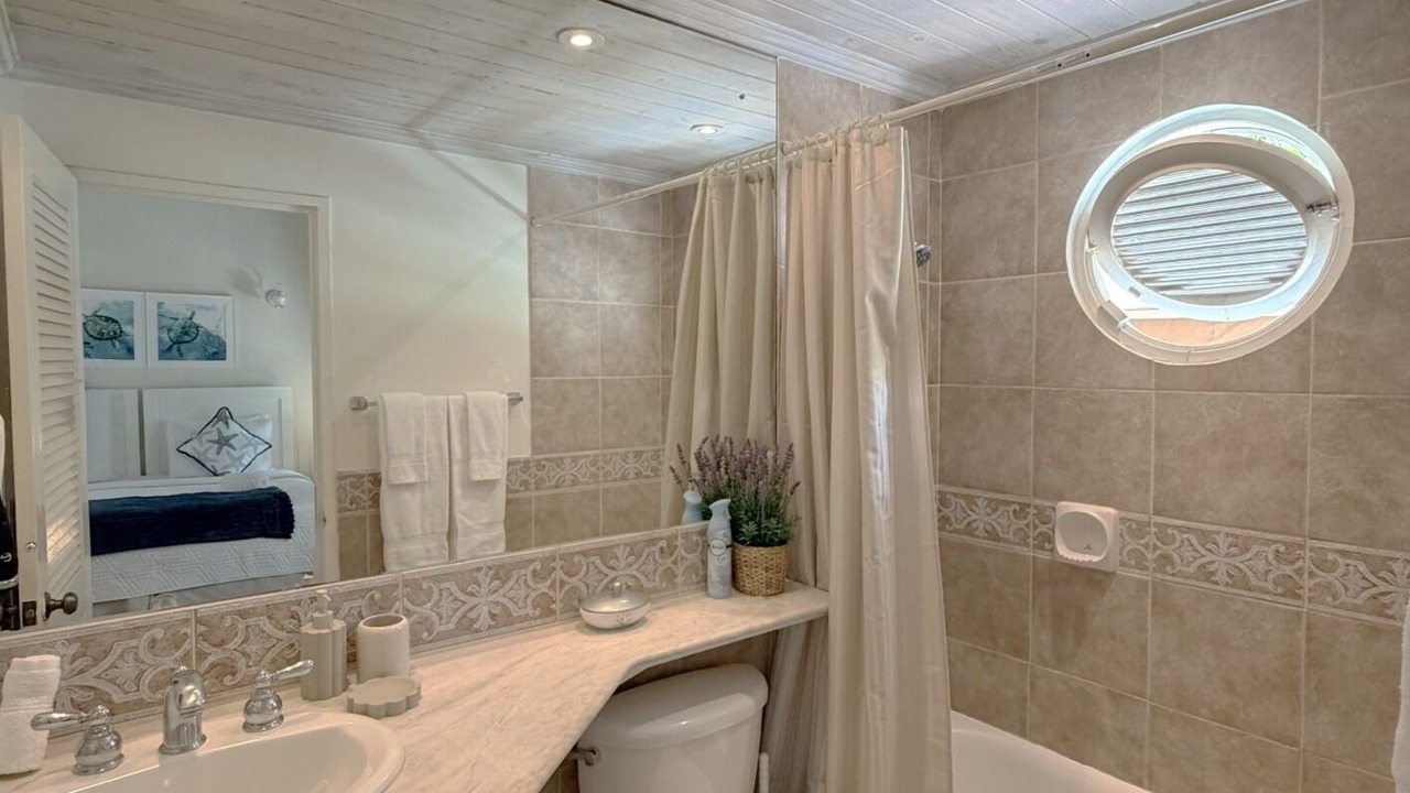 Photo of Bathroom in Porters