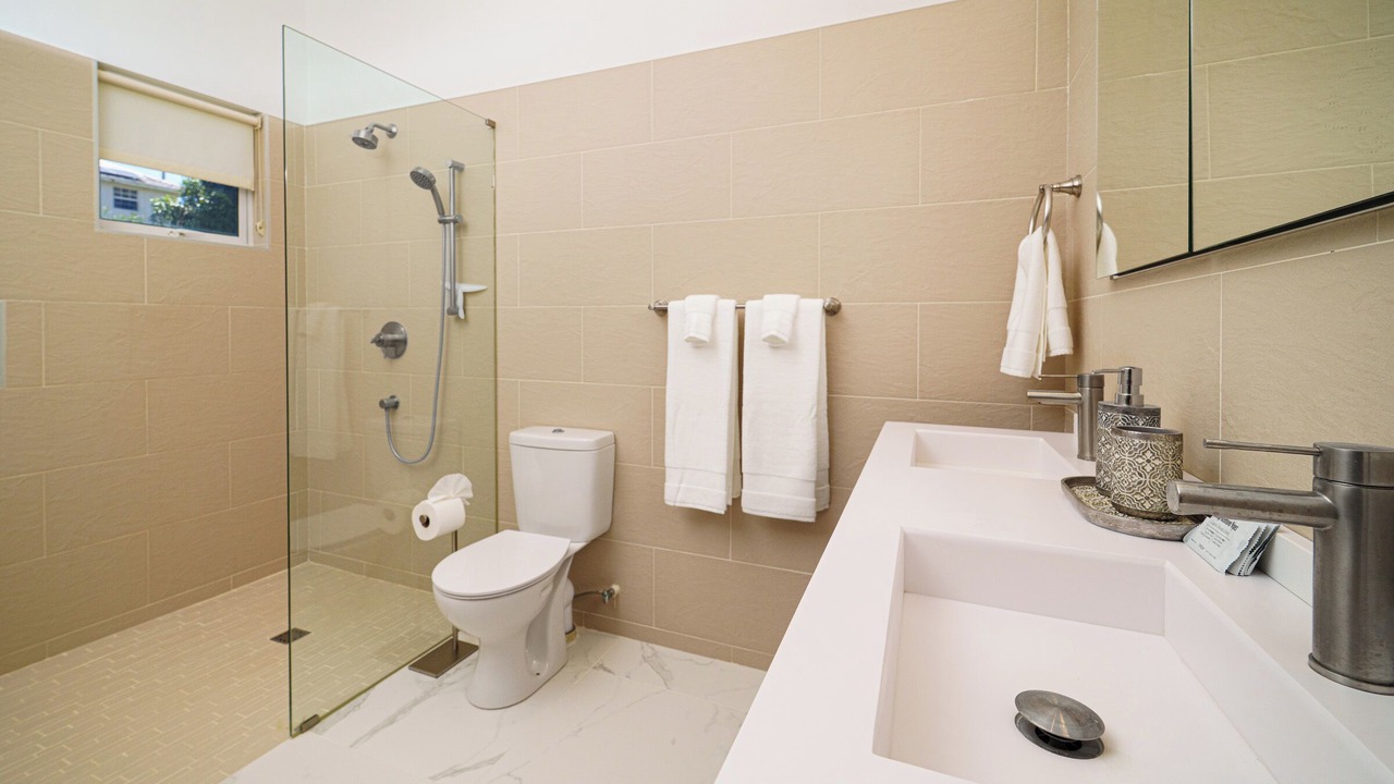 Photo of Bathroom in Porters