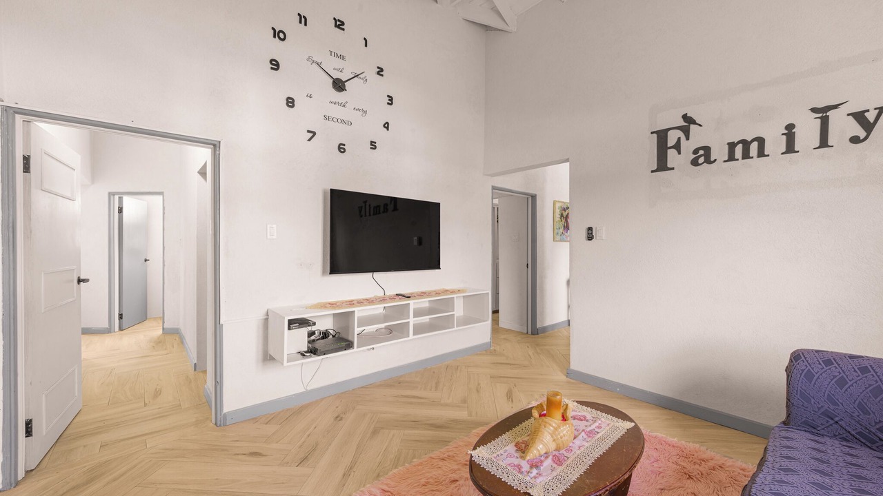 Photo of Livingroom in Christie