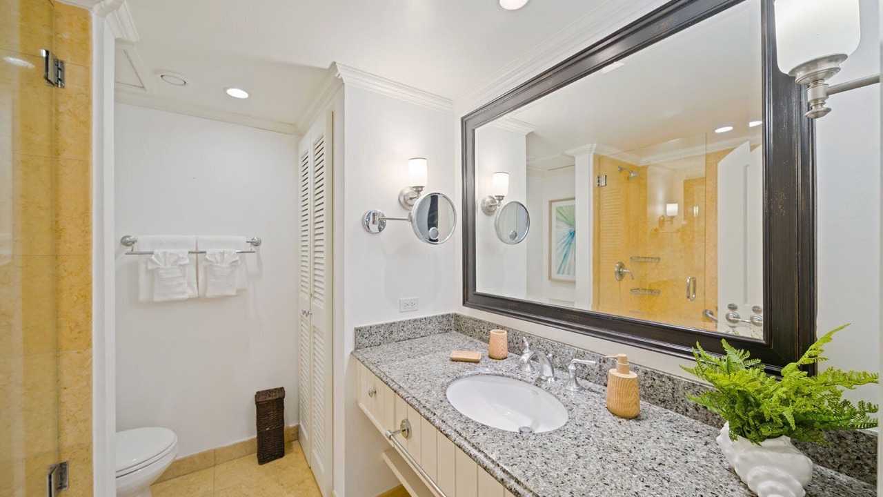 Photo of Bathroom in Porters