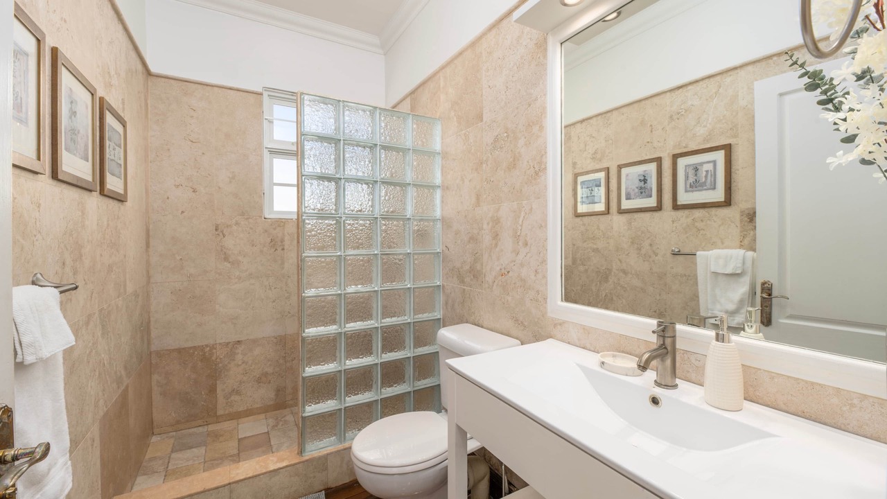 Photo of Bathroom in Porters