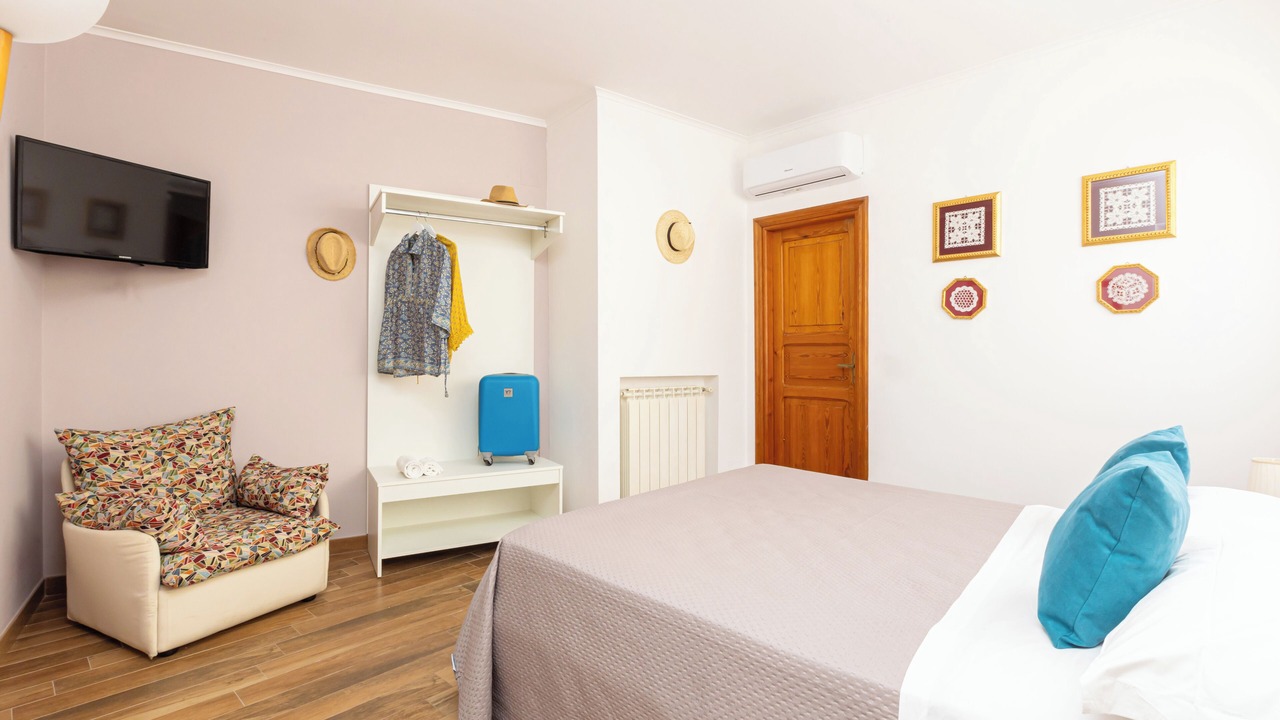 Photo of Bedroom in Meta