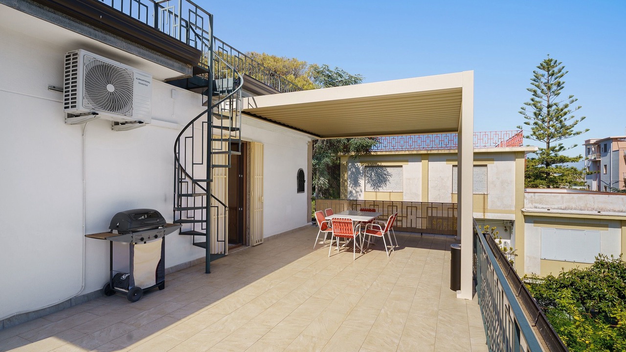 Photo of Outdoor in Laura