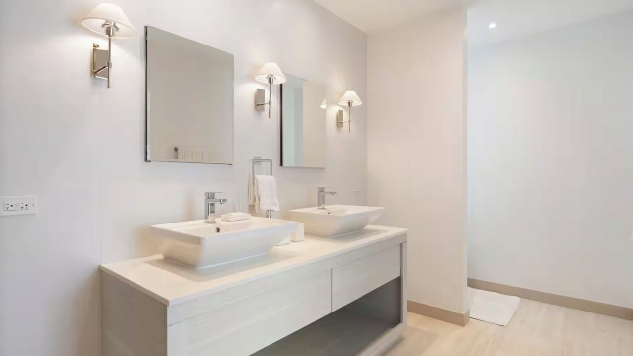 Photo of Bathroom in Porters