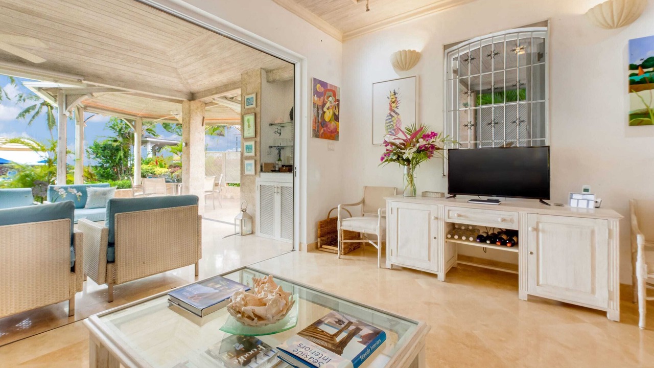 Photo of Livingroom in Gibbs Bay