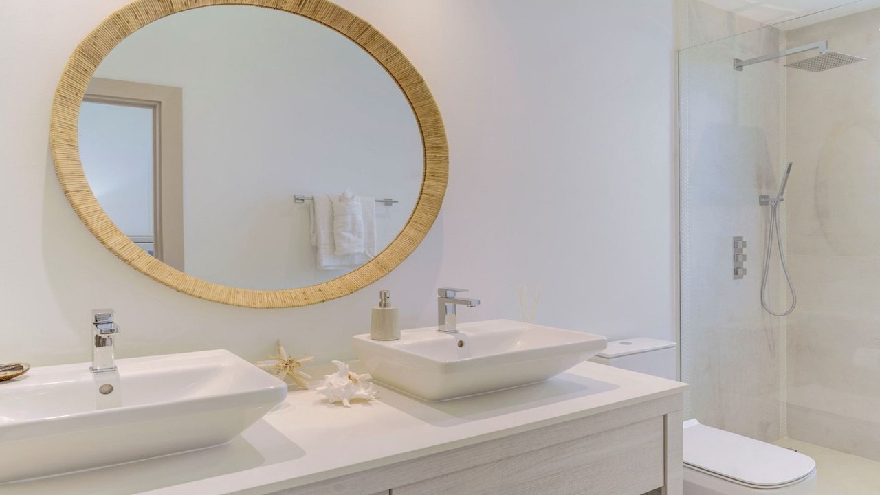Photo of Bathroom in Porters