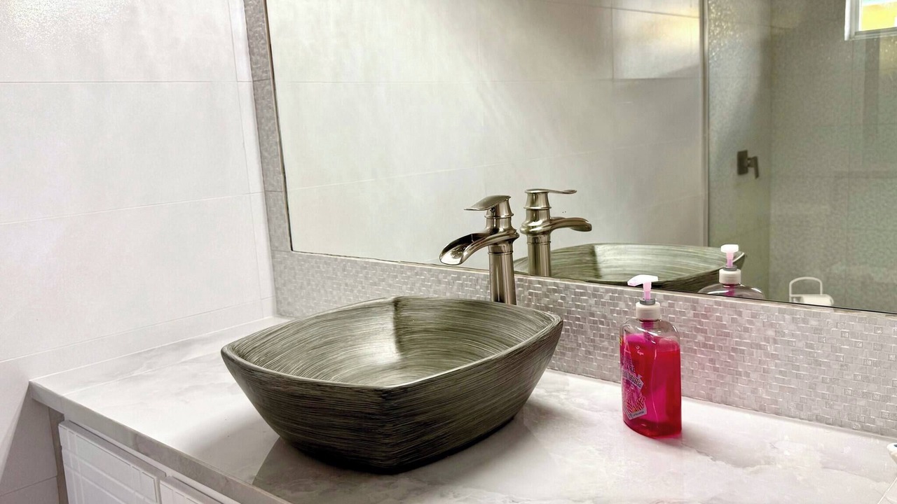 Photo of Bathroom in Heywoods Park