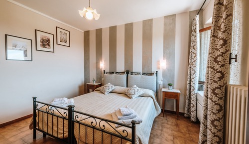 Deluxe Room (Camera 10)