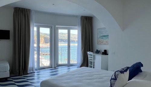 Deluxe Triple Room with Sea View