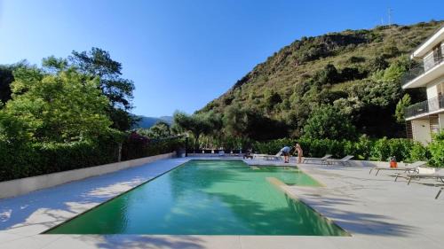 Apartment with Pool View 