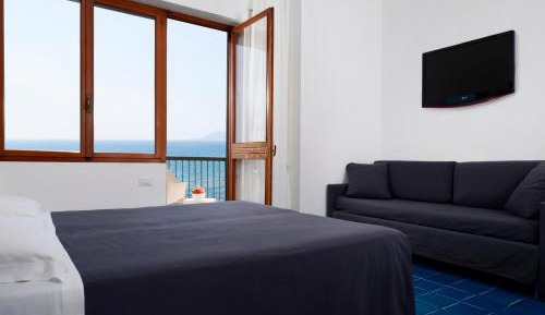 Standard Triple Room with Sea View