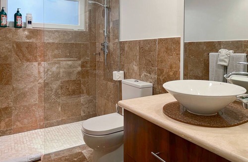 Gibbs Bay Condo | Zenbreak Kingsgate #4
