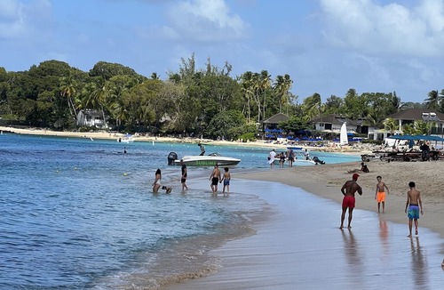 Sunset Crest Condo | A Cozy 1 bedroom 1 bathroom Rental Within 5 Minutes Walk to Beach & Shopping