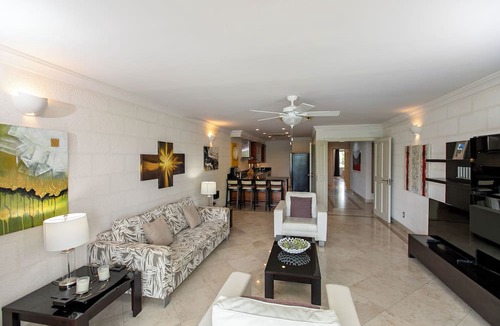 Old Trees Bay Apartment | Waterside 303