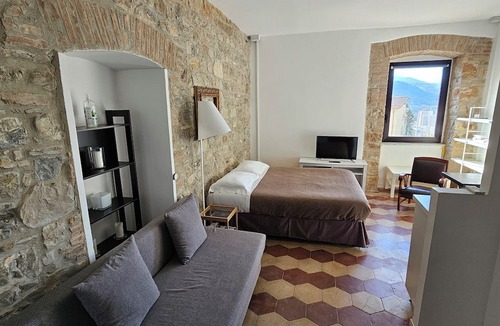 Potenza House | Room & Parking