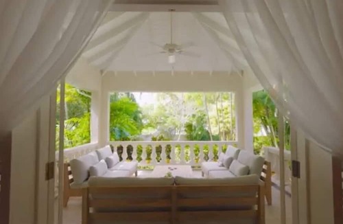 Clinketts Villa | 1 minute to the Beach! Family sized luxury Villa with Pool, West Coast Barbados