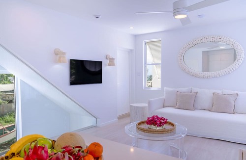 Mount Standfast Hotel | Palm Grove Villas & Hotel