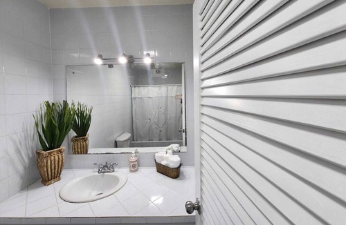 Jackson Apartment | Cozy one-bedroom apartment with wifi and a/c. 5 minutes to malls and grocery.