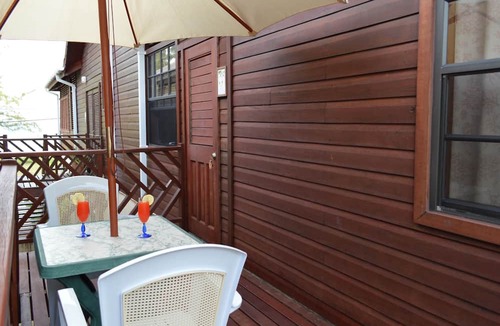 Silver Sands Hotel | Yellow Bird Apartment