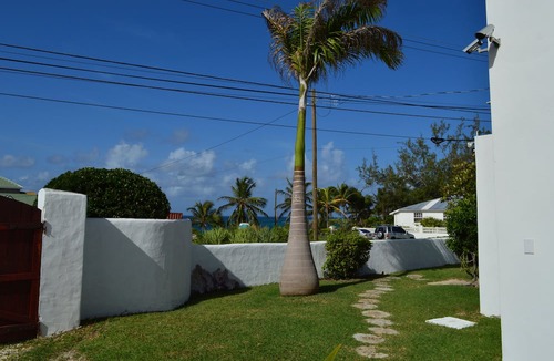 Silver Sands Hotel | Two Palms Apartment
