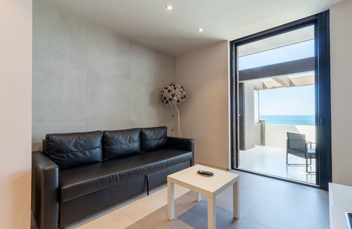 Municipio 1 Apartment | Apartment 'La Dimora Sul Mare' with Sea View, Wi-Fi and Air Conditioning