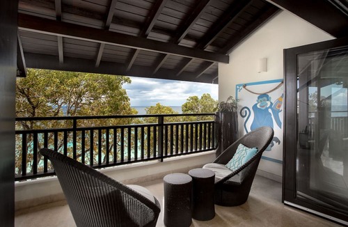 Old Trees Bay Condo | Coral Cove 14 Penthouse - Condo Crowsnest | Beach Front - Located in Stunning Saint James with House Cleaning Included