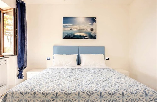 Moiano Apartment | Angolo Di Paradiso, Newly refurbished apartment with hot tub and terrace near Sorrento