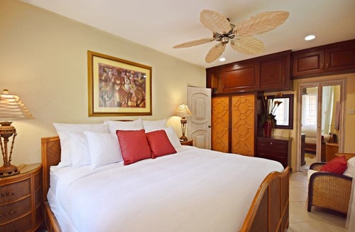 Hastings House | 3 Min Walk to Beach - Blessed Manor by Bluescape