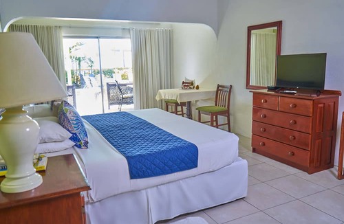 Sunset Crest Apartment | Tropical Sunset Beach Apartment Hotel