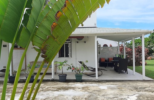 Silver Sands Apartment | Tropical Gecko Studio - Only 80 meters from the Ocean!