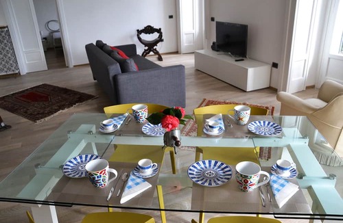 Vomero Apartment | Casa del Cedro superior apartment with private garden on the Gulf of Naples.