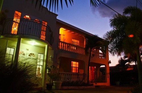 Atlantic Shores Apartment | Relaxing, Amazing beach, pool, Cheap cars, quiet area, Surfers paradise 1