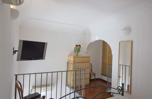 Arienzo Apartment | Sebastien Garden along via Marconi Positano