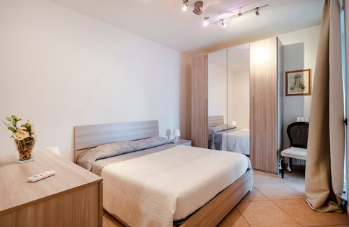 Municipio 3 Apartment | Rosato 60-Sea View Apartment with Terrace, Wi-Fi, and Air Conditioning