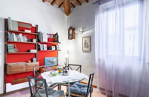 Ricorboli Apartment | GuestHost - Cozy apartment of about 45 sqm, for up to 4 people, located on the 2nd floor with lift (NOT suitable for disabled people; some steps at the entrance) of a renovated ancient building. The apartment is located in the Piazza Ferrucci/Ponte San N