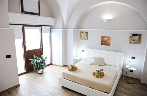 Triggiano House | Completely renovated period house located in the historic center of the city
