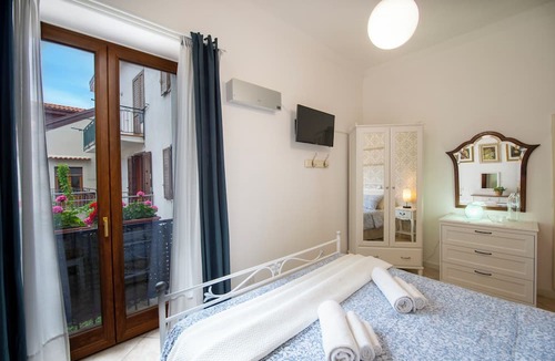 Agerola Apartment | Sunflower Family Deluxe apartment