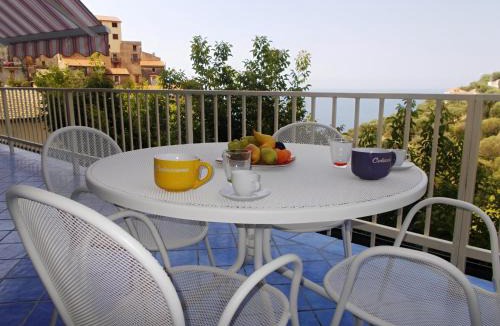 Marina di Pisciotta House | I fiori di donna ester