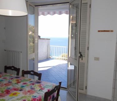 Marina di Pisciotta House | I fiori di donna ester