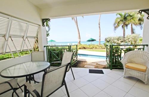 Worthing Apartment | Beachfront Studio with Pool