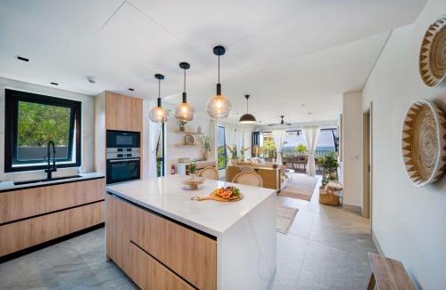 Brighton Apartment | Exceptional Beachfront Condo - Allure 101 2bed