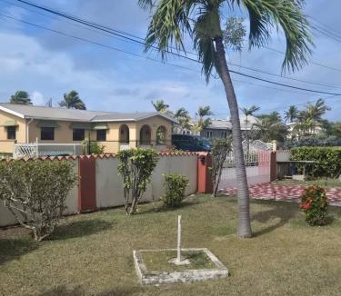 Chancery Lane House | Hy-De-Way 3BR Near Miami Beach Oistins