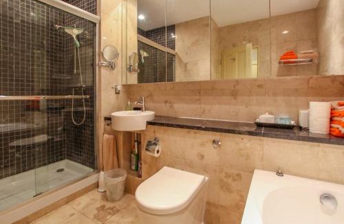 Old Trees Bay Apartment | Stunning Beachfront Condo on Paynes Bay