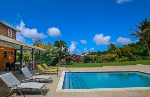 Speightstown House | Large 4-bed Family Friendly Home with Pool Just 2 mins from Beach - Chindwin