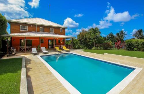 Speightstown House | Large 4-bed Family Friendly Home with Pool Just 2 mins from Beach - Chindwin