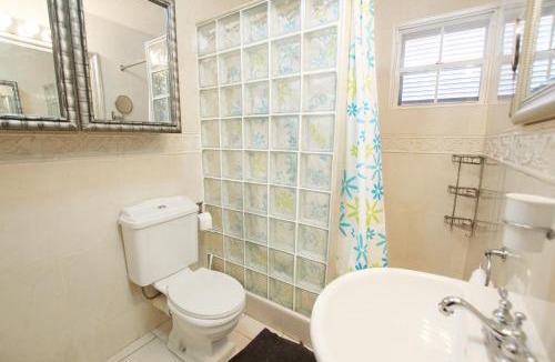 Green Garden Apartment | Oceanfront 2-bed Apt with Pool near Surfing - Rosalie 2