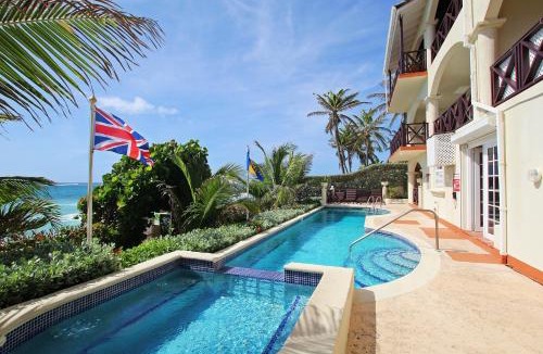 Green Garden Apartment | Oceanfront 2-bed Apt with Pool near Surfing - Rosalie 2